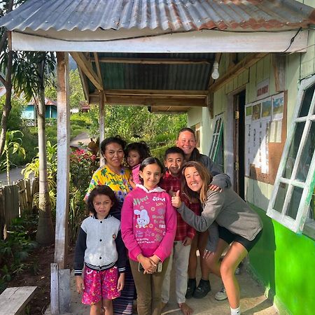 Karleta Homestay Рутенг Екстериор снимка