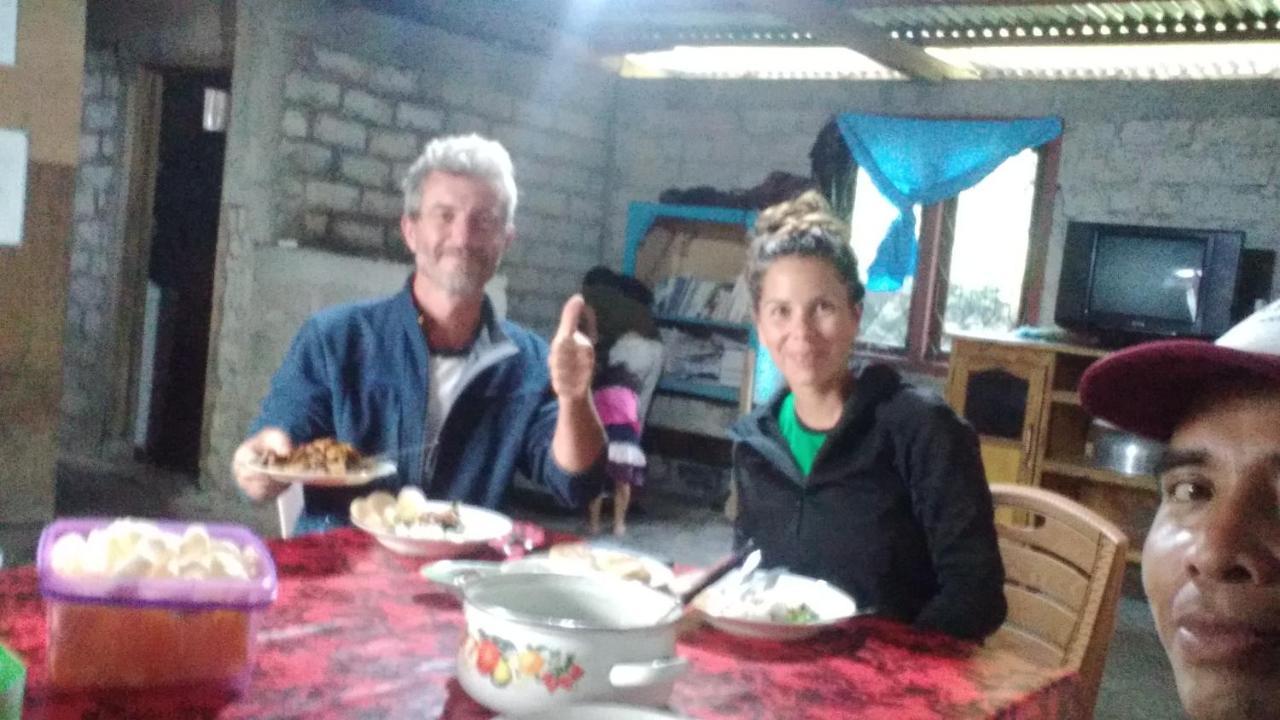 Karleta Homestay Рутенг Екстериор снимка