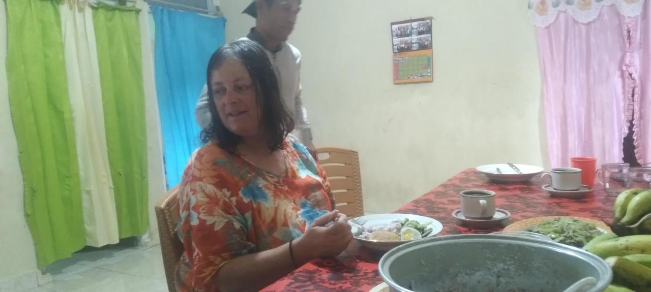 Karleta Homestay Рутенг Екстериор снимка
