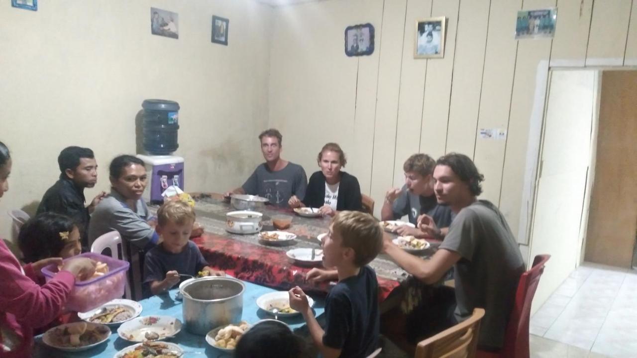 Karleta Homestay Рутенг Екстериор снимка
