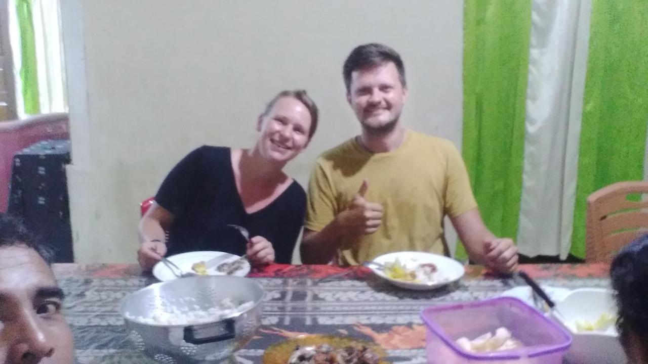 Karleta Homestay Рутенг Екстериор снимка