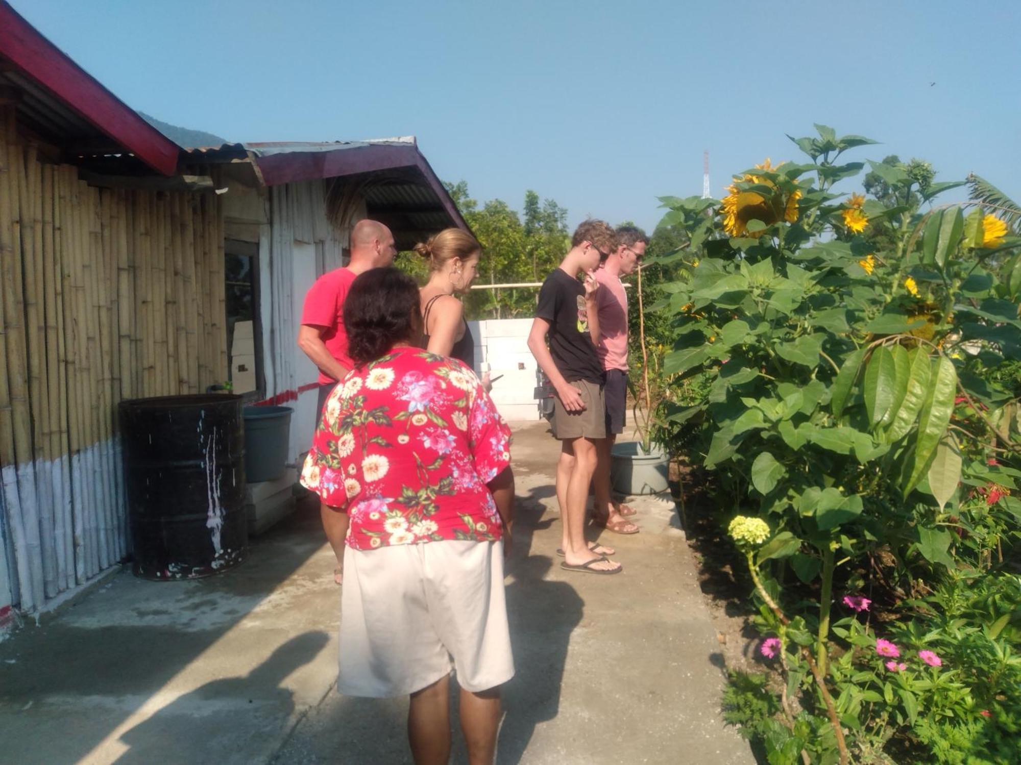 Karleta Homestay Рутенг Екстериор снимка