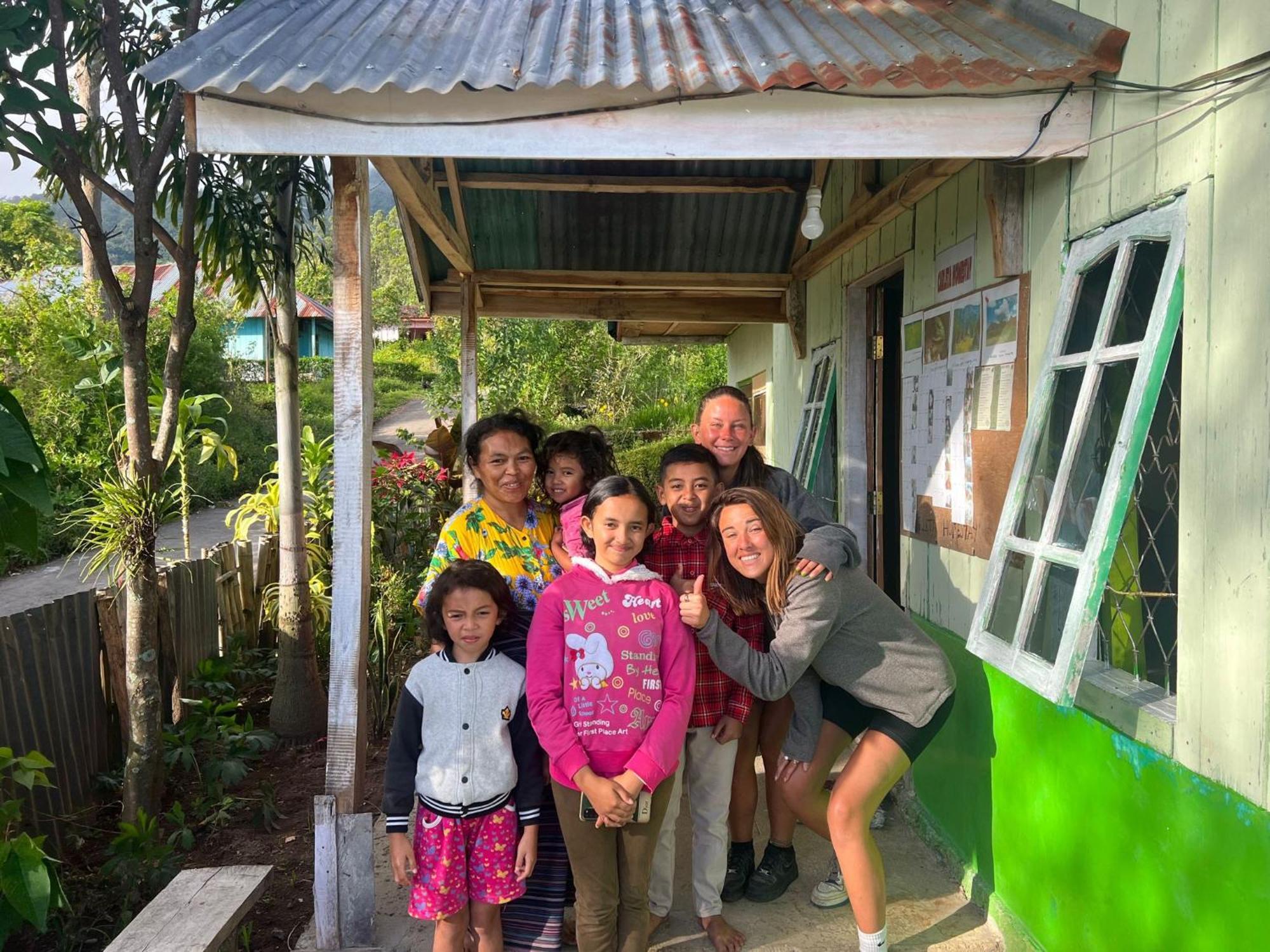Karleta Homestay Рутенг Екстериор снимка